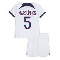 Paris Saint-Germain Marquinhos #5 Replika babykläder Bortaställ Barn 2023-24 Kortärmad (+ korta byxor)
